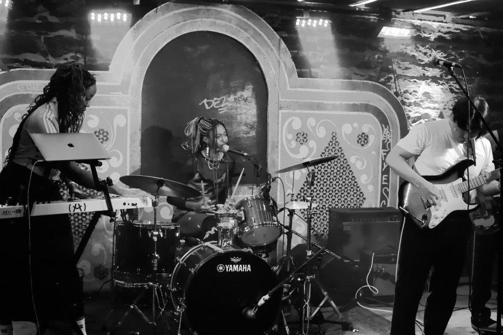 Camille Léon by Sun Noor