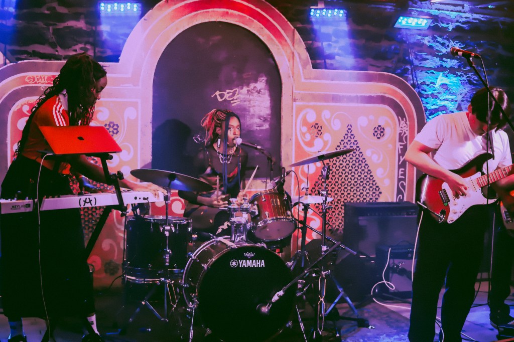 Camille Léon by Sun Noor